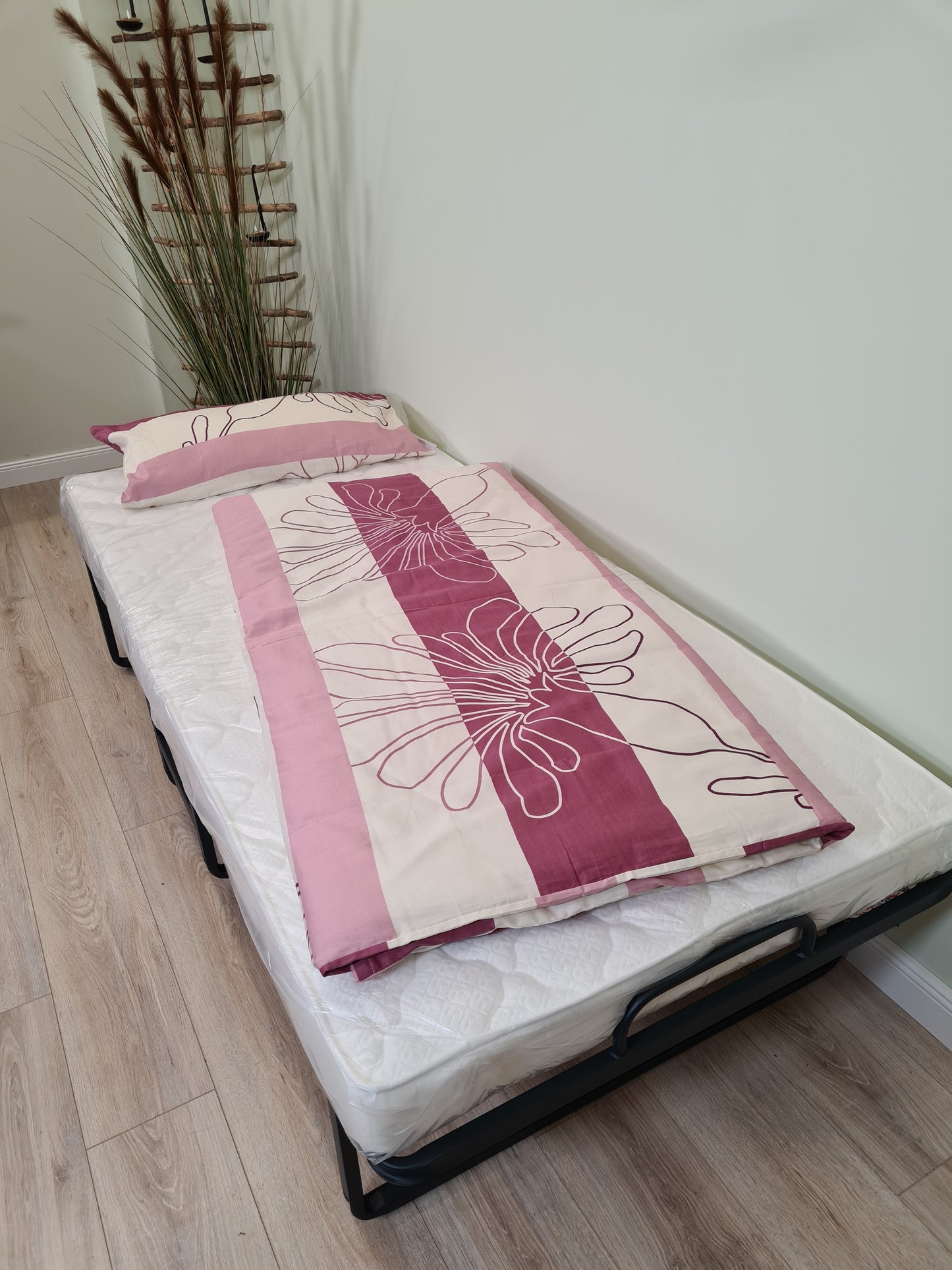 Gästebett, Klappbett, Reisebett, komfortabel , 90 x 200 cm mit Lattenunterfederung