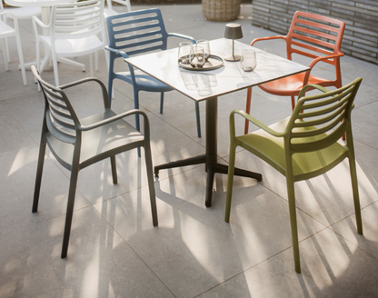 Niehoff Garden Säulentisch Balkontisch Gartentisch "Rimini" Set mit 4 x Stapelstuhl "San Remo"