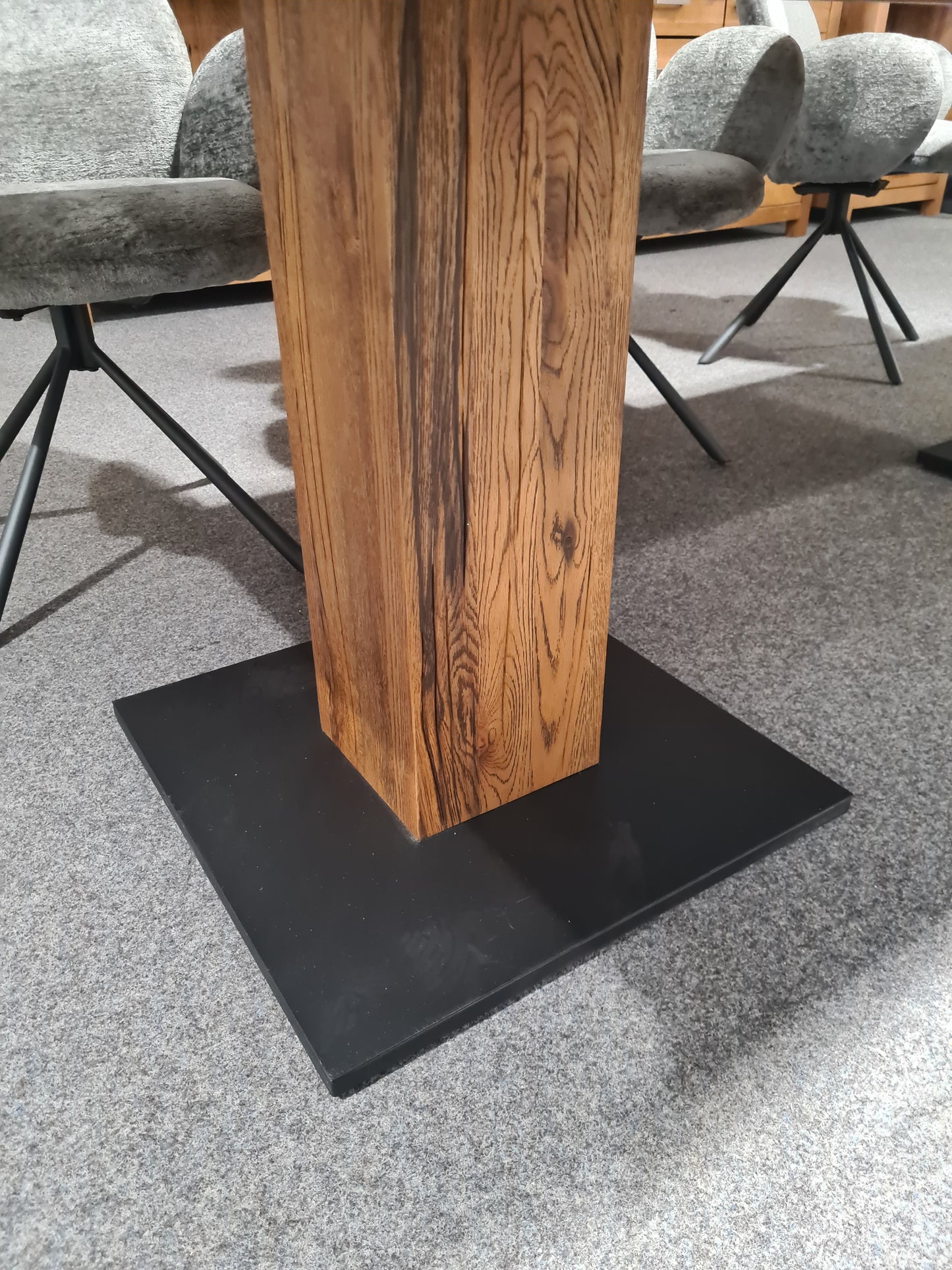 Esstisch aus Balkeneiche 6 ( 3+3 ) cm aufgedoppelt aus dem Hause Niehoff