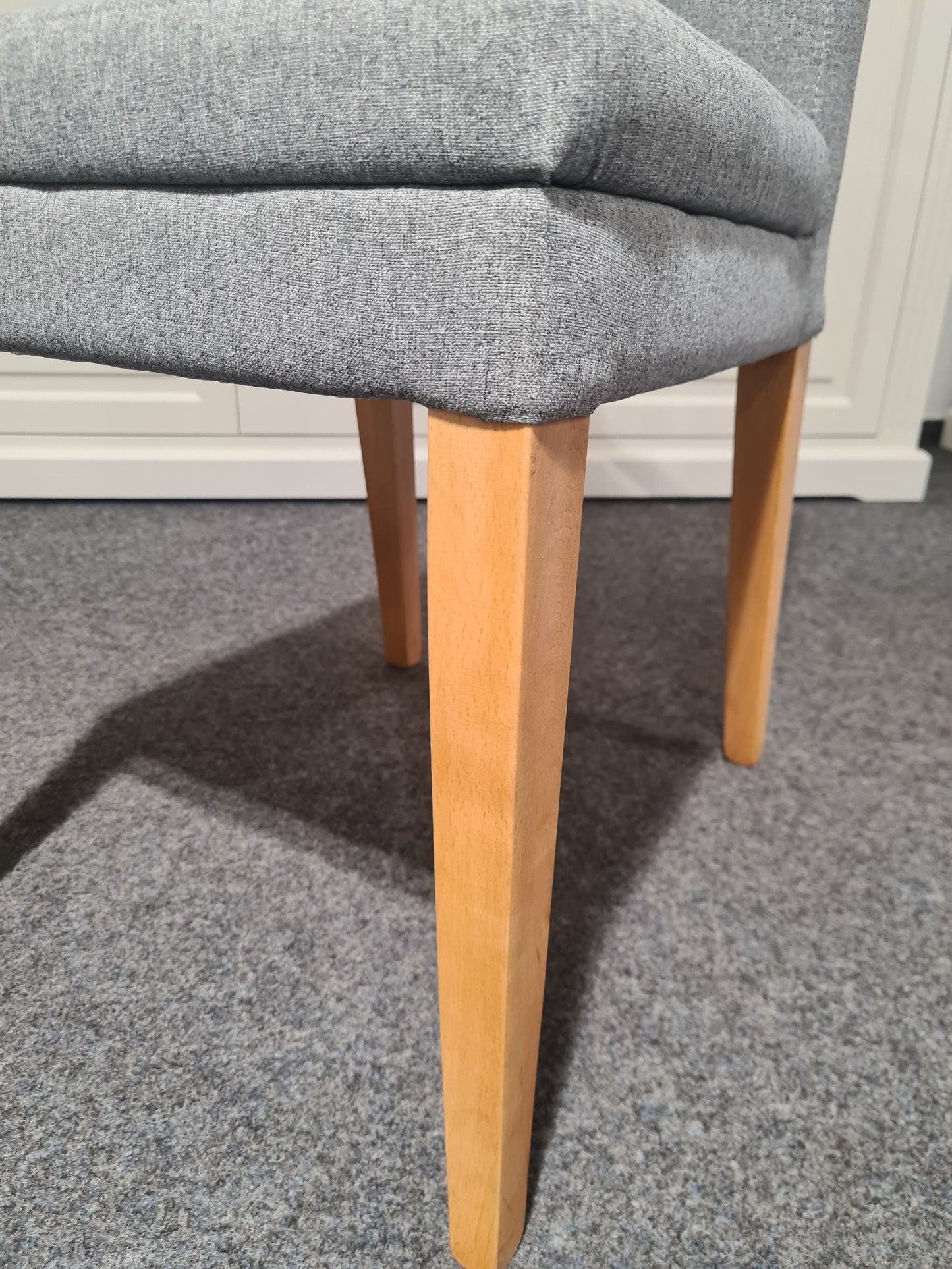 Vollpolsterstuhl mit Griff in Kernbuche von Niehoff Sitzmöbel