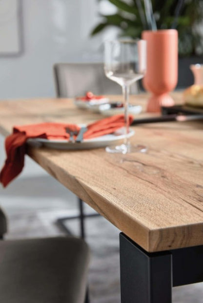 Niehoff Sitzmöbel Esstisch Thabea  in Balken - und Charaktereiche