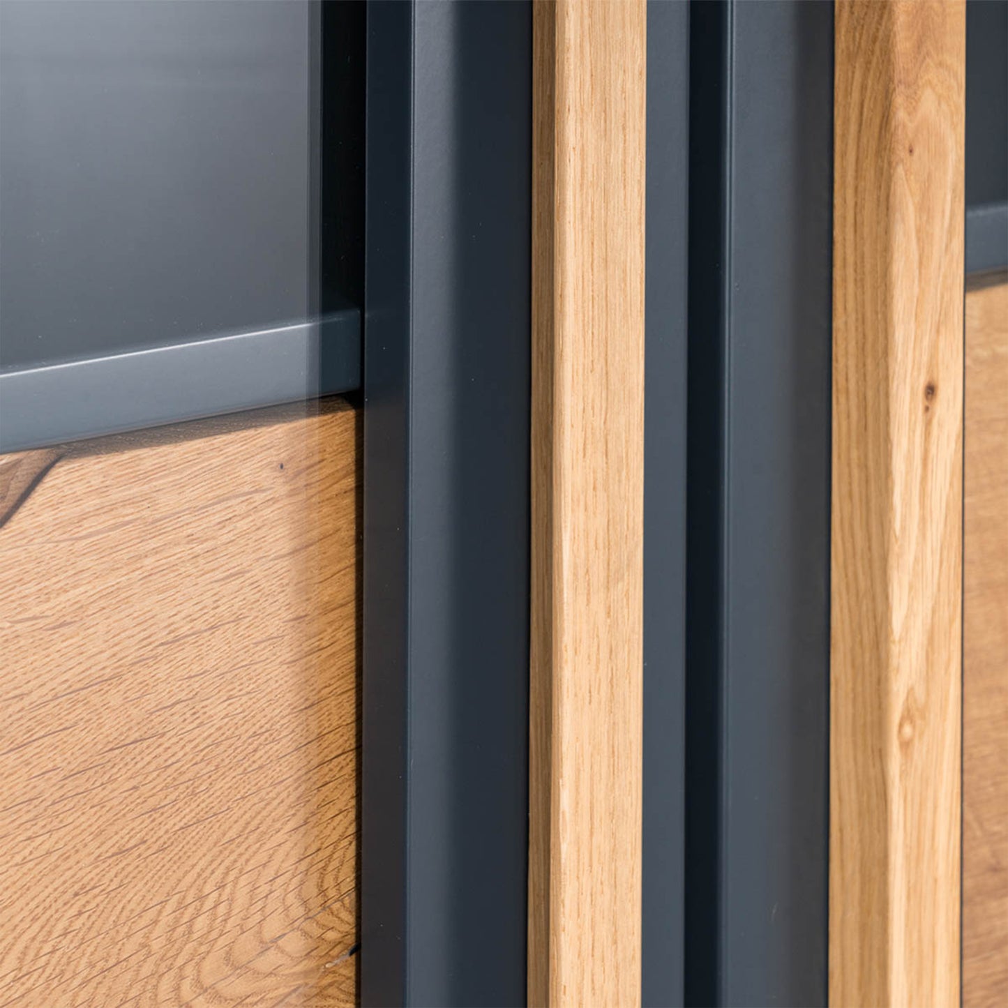 Vitrine „Petar" anthracite