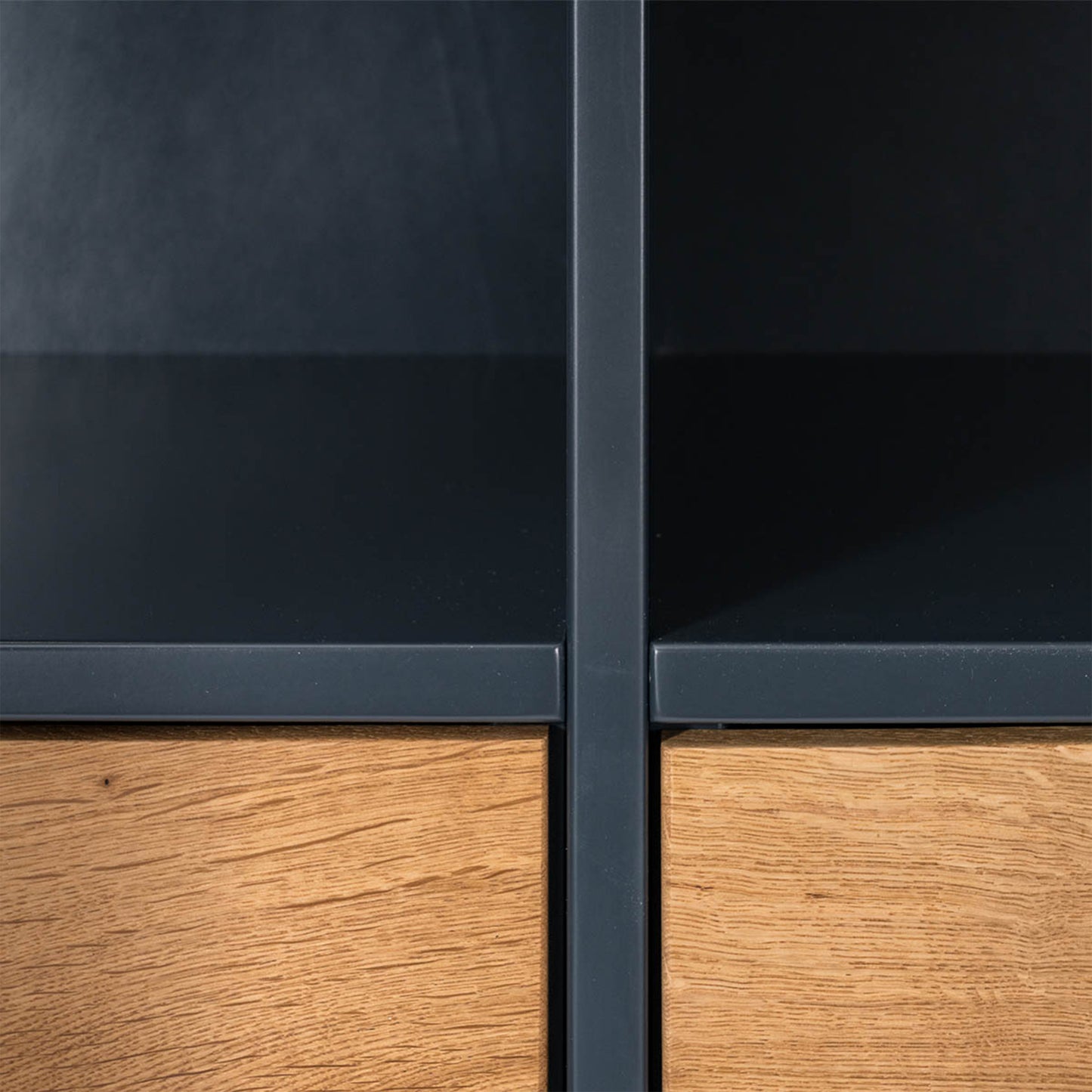 Vitrine „Petar" anthracite