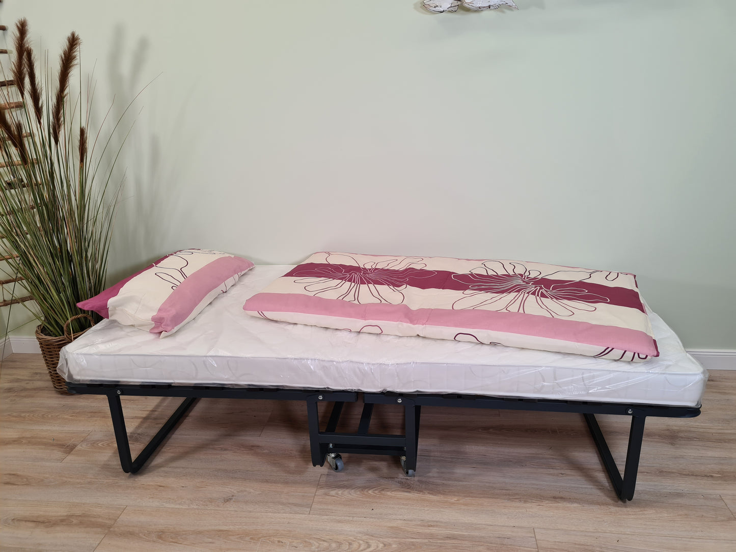 Gästebett, Klappbett,  Reisebett, komfortabel , 90 x 200 cm mit Lattenunterfederung