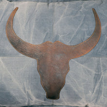 Laden Sie das Bild in den Galerie-Viewer, Canvas Kissen Leder Bullhead 70x100cm mit Stehsaum - versch. Farben
