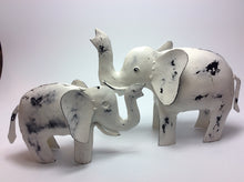 Laden Sie das Bild in den Galerie-Viewer, Metall Elefant  klein shabby look

