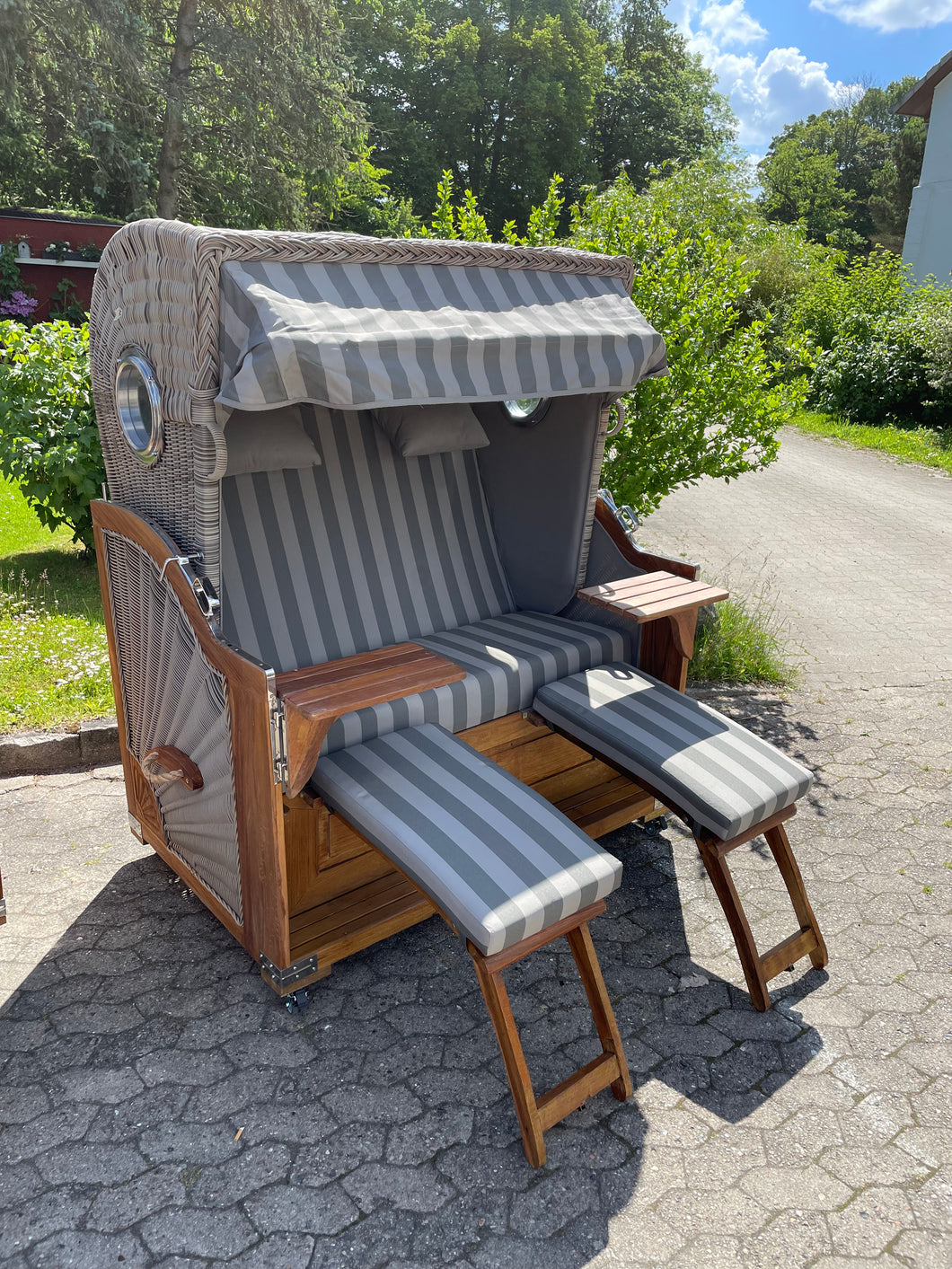 Strandkorb 145cm Recycle Teakholz mit Bullaugen