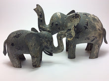 Laden Sie das Bild in den Galerie-Viewer, Metall Elefant  klein shabby look
