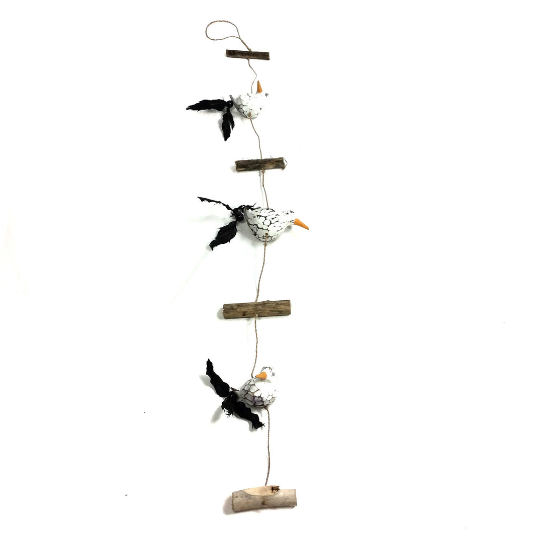 Vogelholzkette mit Federn