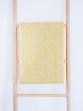 Laden Sie das Bild in den Galerie-Viewer, Kuscheldecke &gt;Finn&lt; aus Bio-Baumwolle von Riema - versch. Farben
